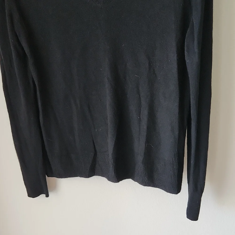 Banana Republic Black High V-neck Lightweight Sweater Long Sleeve Sz S/M Preppy